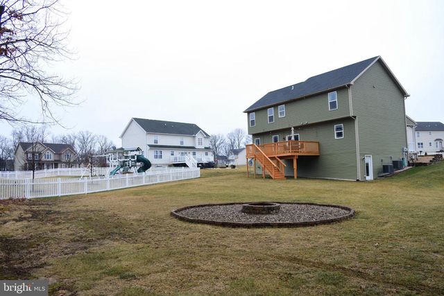 1697 RAVEN DR, Chambersburg, PA 17202