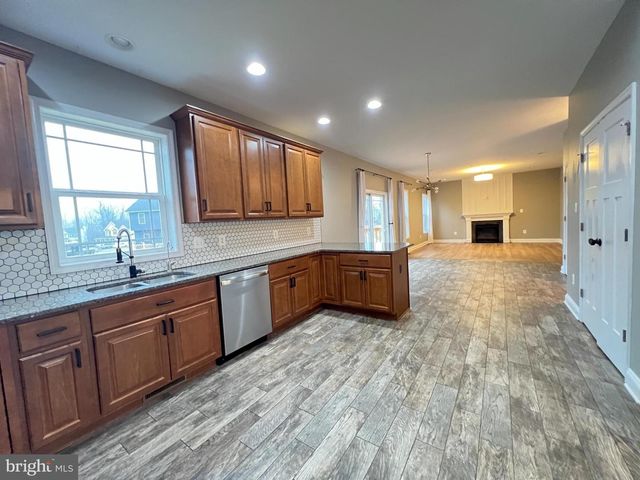 1697 RAVEN DR, Chambersburg, PA 17202