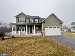 1697 RAVEN DR, Chambersburg, PA 17202