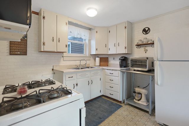 64 Second St, North Andover, MA 01845
