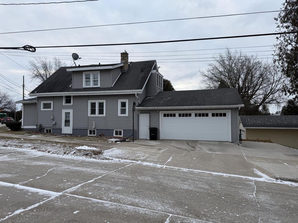 2324 Forest AVENUE, Two Rivers, WI 54241