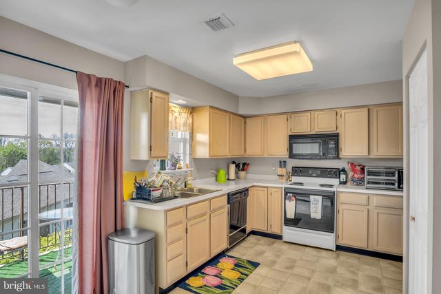 110 HIDDENWOOD DR, Harrisburg, PA 17110