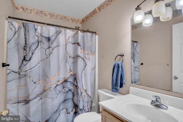 110 HIDDENWOOD DR, Harrisburg, PA 17110