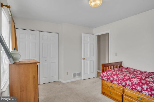 110 HIDDENWOOD DR, Harrisburg, PA 17110