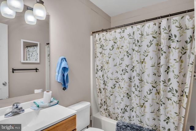 110 HIDDENWOOD DR, Harrisburg, PA 17110