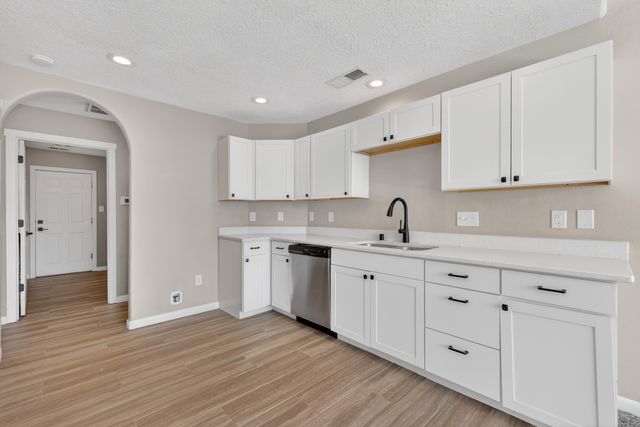 816 Acapulco Road NE, Rio Rancho, NM 87144