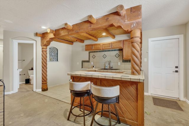 816 Acapulco Road NE, Rio Rancho, NM 87144