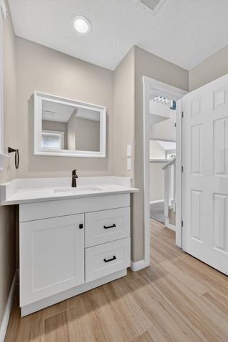 816 Acapulco Road NE, Rio Rancho, NM 87144