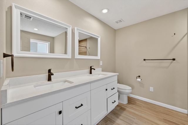 816 Acapulco Road NE, Rio Rancho, NM 87144