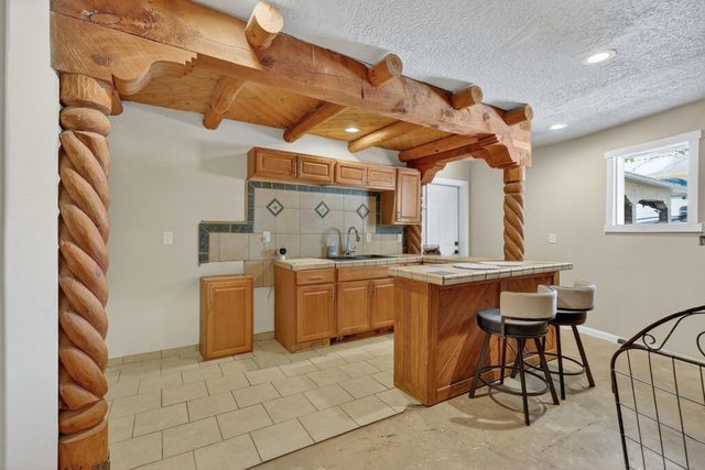 816 Acapulco Road NE, Rio Rancho, NM 87144