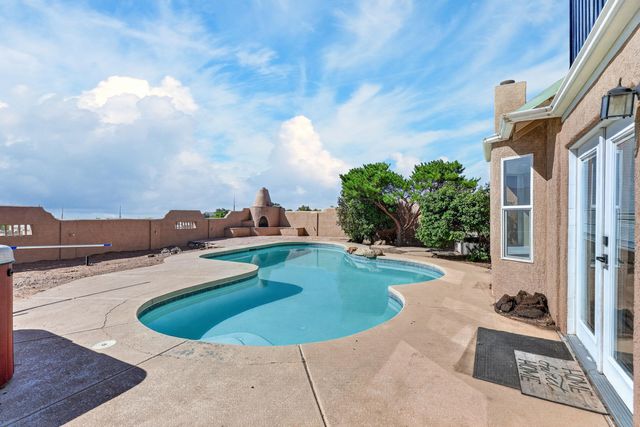 816 Acapulco Road NE, Rio Rancho, NM 87144