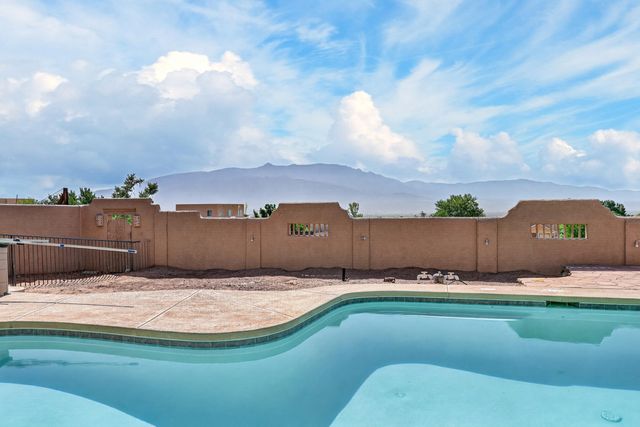 816 Acapulco Road NE, Rio Rancho, NM 87144