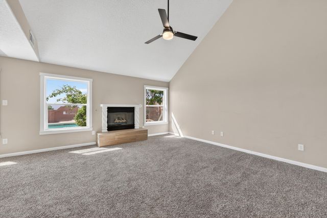 816 Acapulco Road NE, Rio Rancho, NM 87144