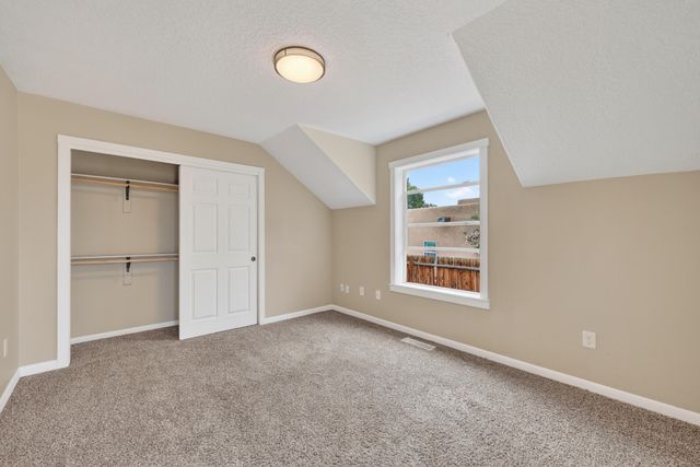 816 Acapulco Road NE, Rio Rancho, NM 87144