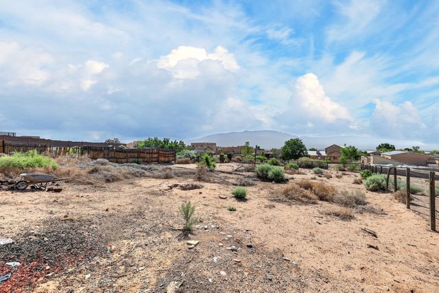 816 Acapulco Road NE, Rio Rancho, NM 87144