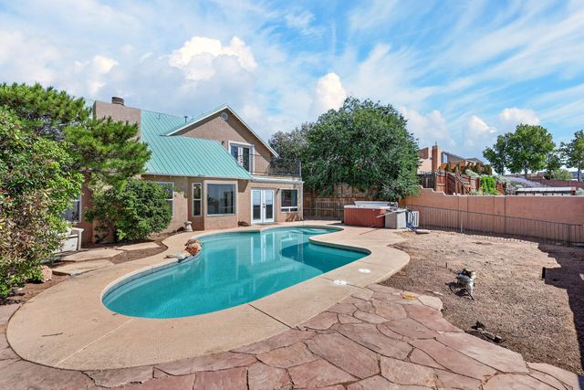 816 Acapulco Road NE, Rio Rancho, NM 87144