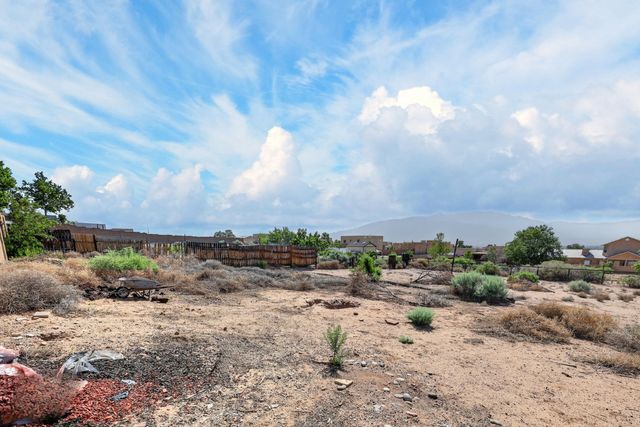 816 Acapulco Road NE, Rio Rancho, NM 87144