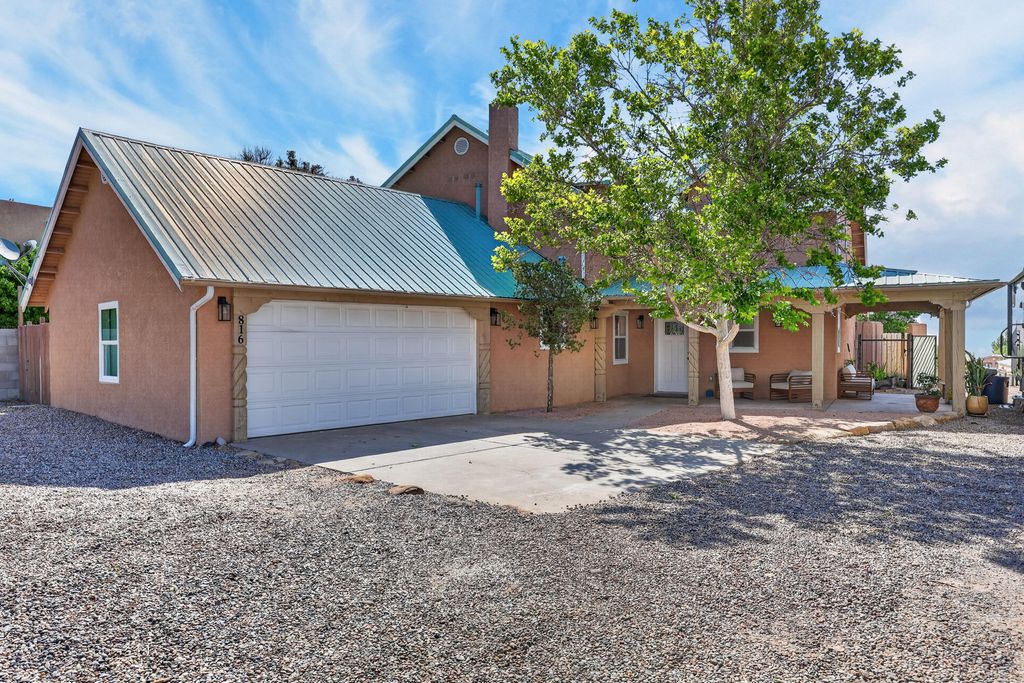 816 Acapulco Road NE, Rio Rancho, NM 87144