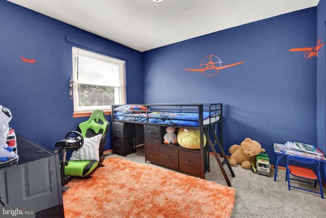 2622 GATEWAY DR, Harrisburg, PA 17110