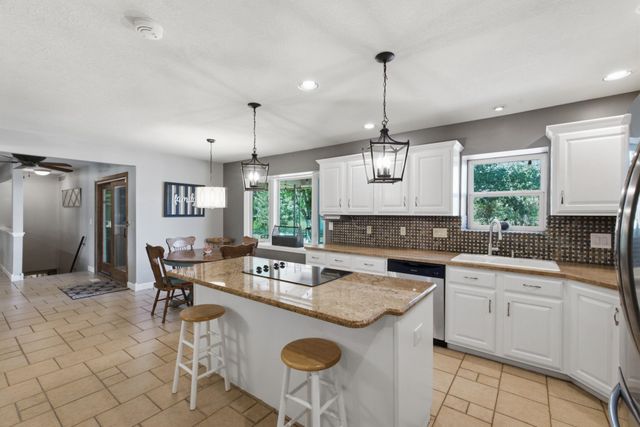 1511 S Phyllis Ln, Andover, KS 67002