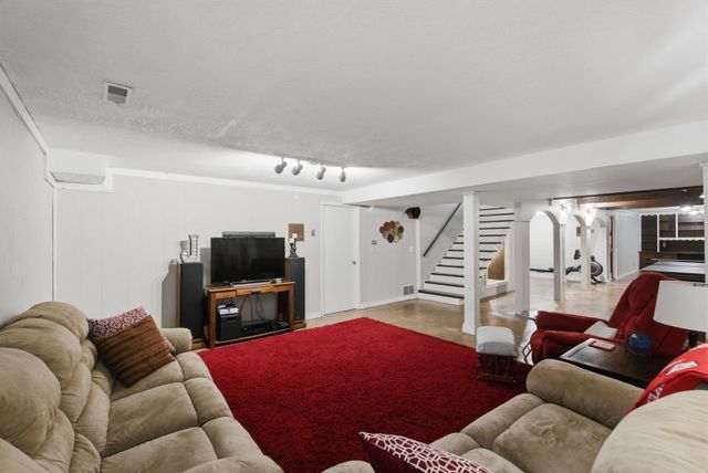 1511 S Phyllis Ln, Andover, KS 67002