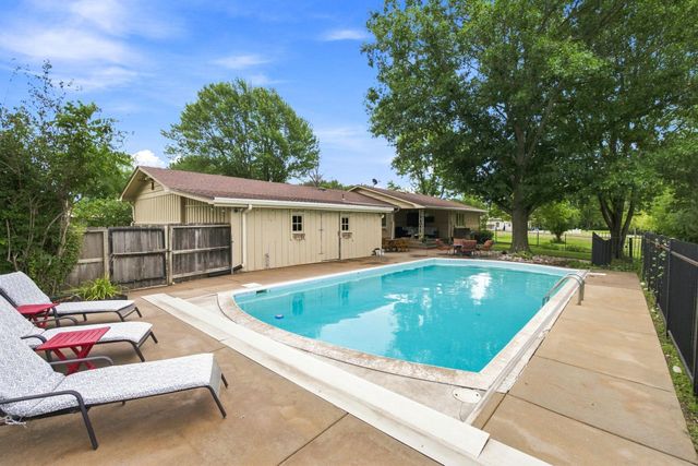 1511 S Phyllis Ln, Andover, KS 67002