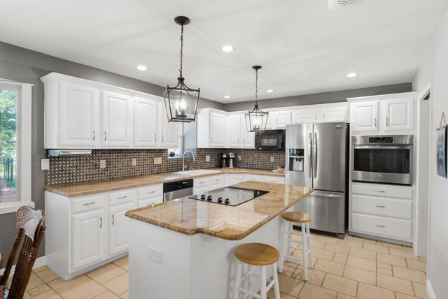 1511 S Phyllis Ln, Andover, KS 67002