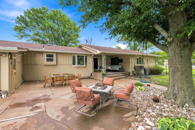 1511 S Phyllis Ln, Andover, KS 67002