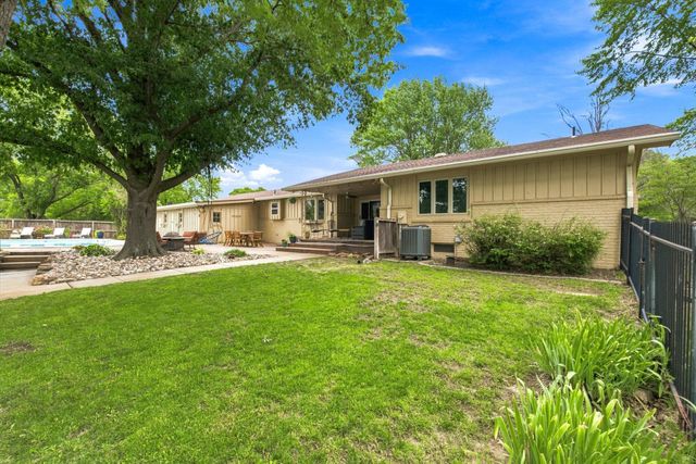 1511 S Phyllis Ln, Andover, KS 67002