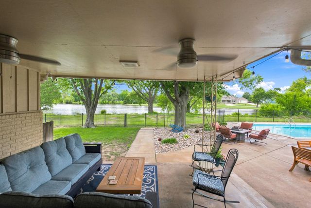 1511 S Phyllis Ln, Andover, KS 67002