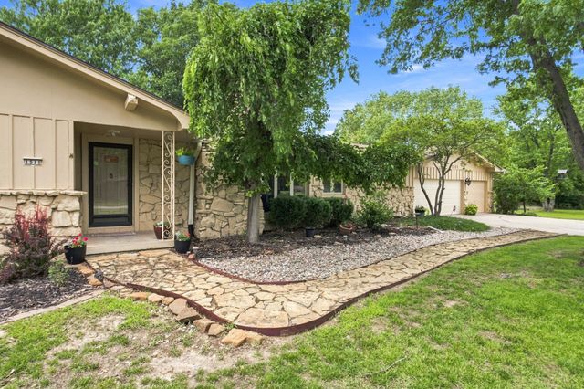 1511 S Phyllis Ln, Andover, KS 67002