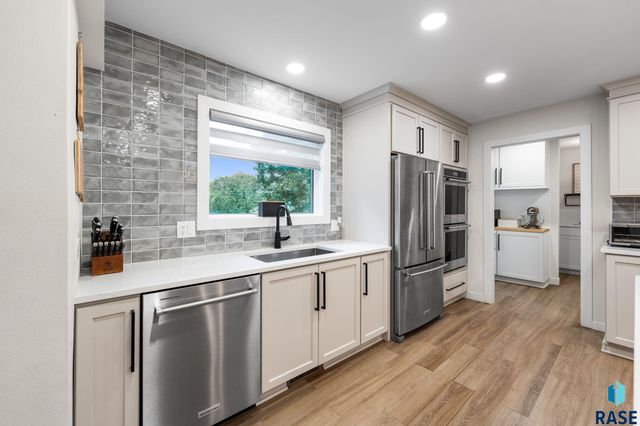 321 E Aspen Dr Drive, Sioux Falls, SD 57105