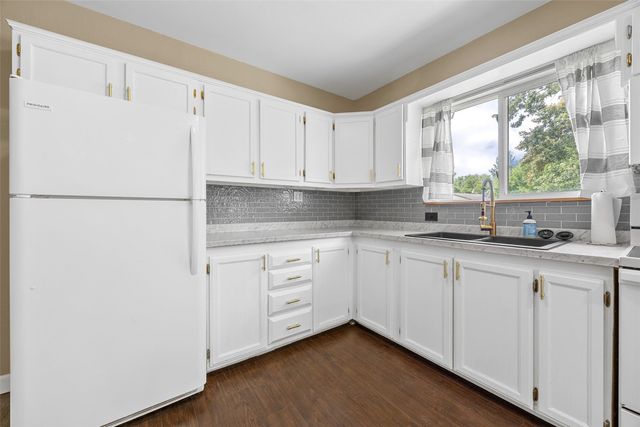 709 6th AVE, Coralville, IA 52241