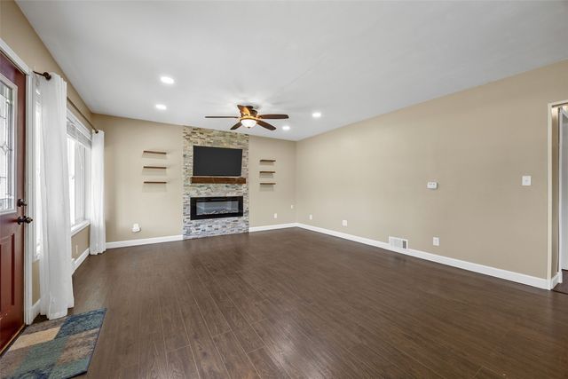 709 6th AVE, Coralville, IA 52241