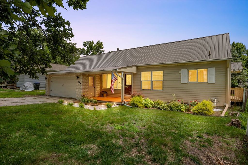 709 6th AVE, Coralville, IA 52241