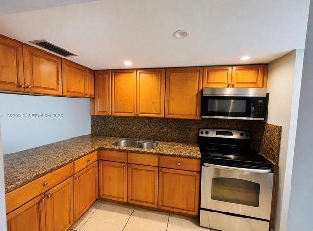 2778 W 60th Street 45, Hialeah, FL 33016