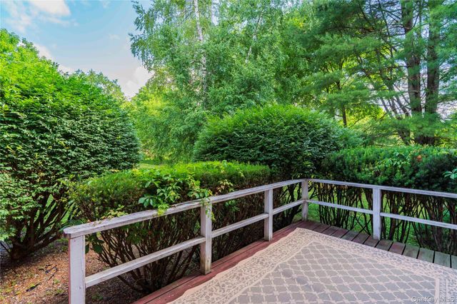 27 Goldfinch Drive, Salt Point, NY 12578
