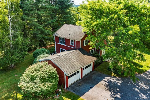 27 Goldfinch Drive, Salt Point, NY 12578