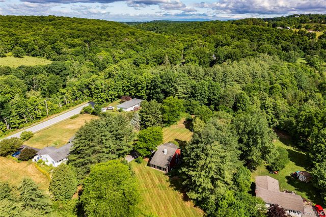 27 Goldfinch Drive, Salt Point, NY 12578