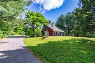 27 Goldfinch Drive, Salt Point, NY 12578
