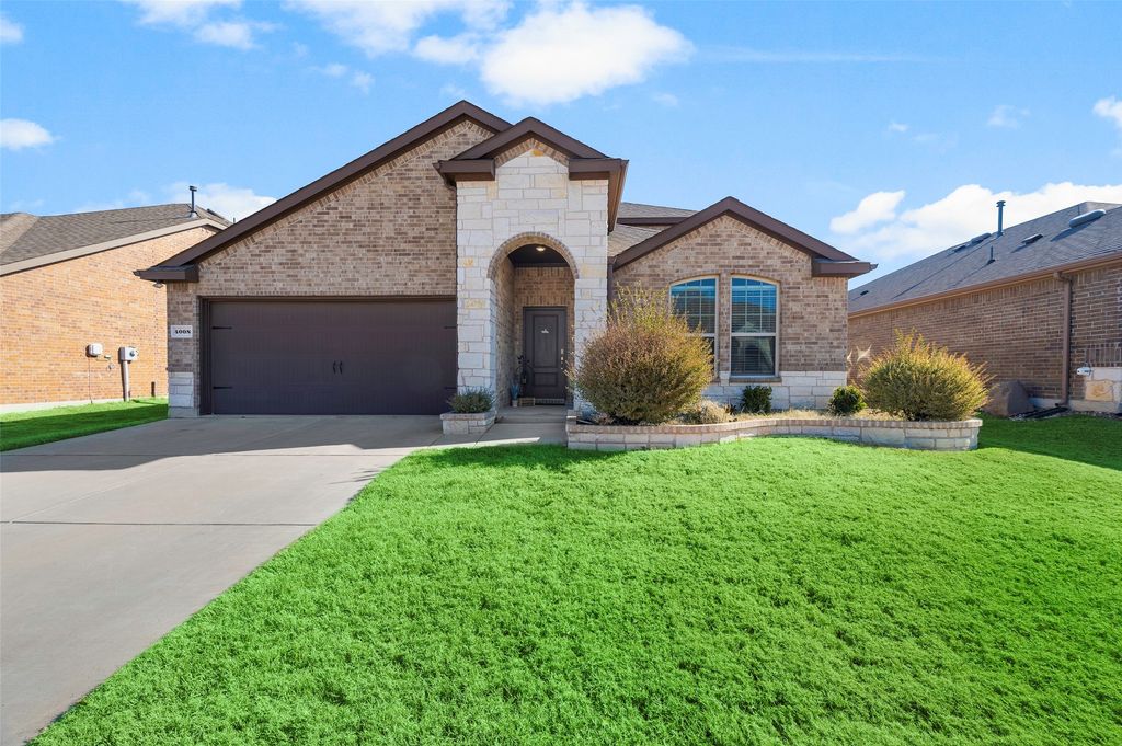 4008 Spur Trail Drive, Denton, TX 76208