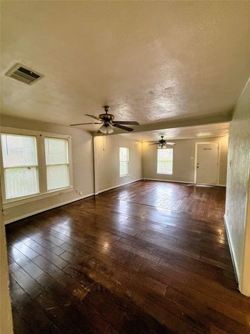 1007 W Clarendon Drive, Dallas, TX 75208