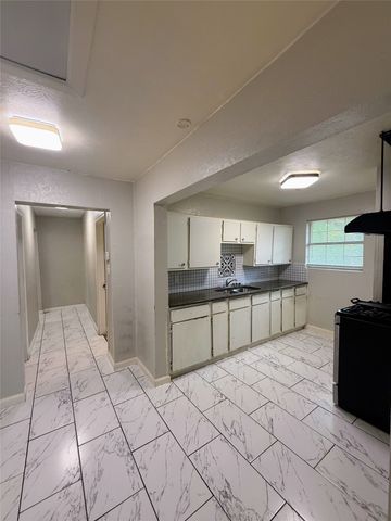 1007 W Clarendon Drive, Dallas, TX 75208