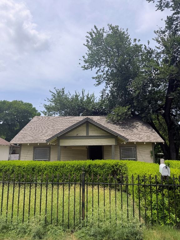 1007 W Clarendon Drive, Dallas, TX 75208