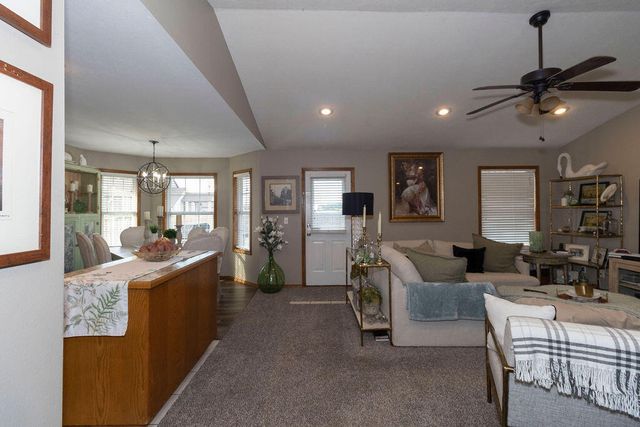 1331 W Turnberry Boulevard, Ozark, MO 65721