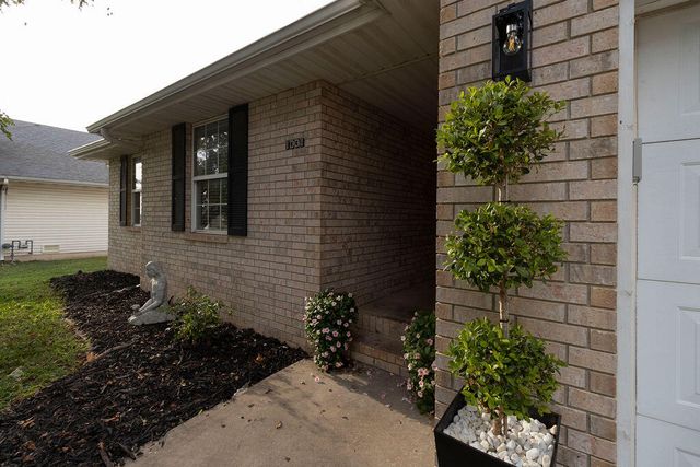 1331 W Turnberry Boulevard, Ozark, MO 65721