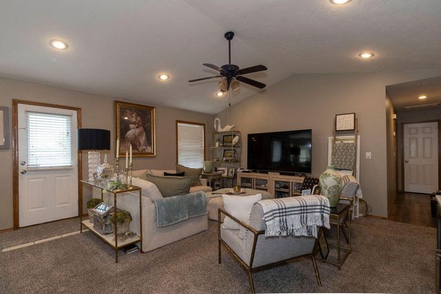1331 W Turnberry Boulevard, Ozark, MO 65721