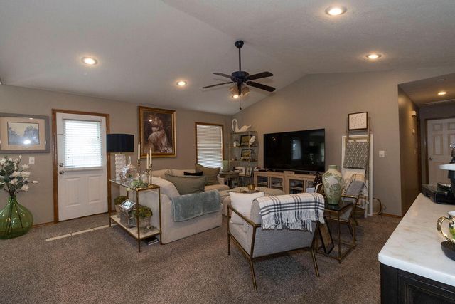 1331 W Turnberry Boulevard, Ozark, MO 65721