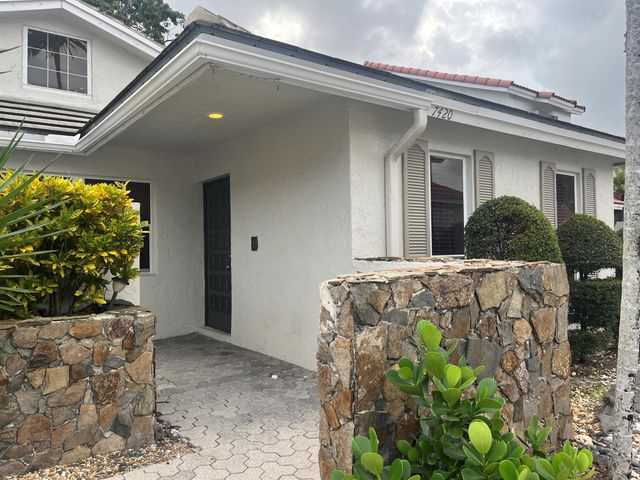 7420 Champagne Place, Boca Raton, FL 33433