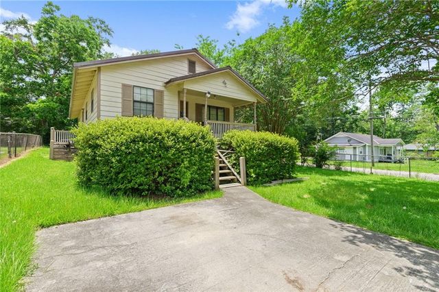 515 Lee Street W, Chickasaw, AL 36611